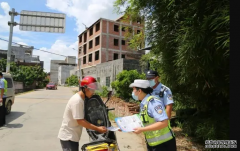 <b>欧宝体育官方
注册开户广西平南县交警确保摩托车驾驶</b>